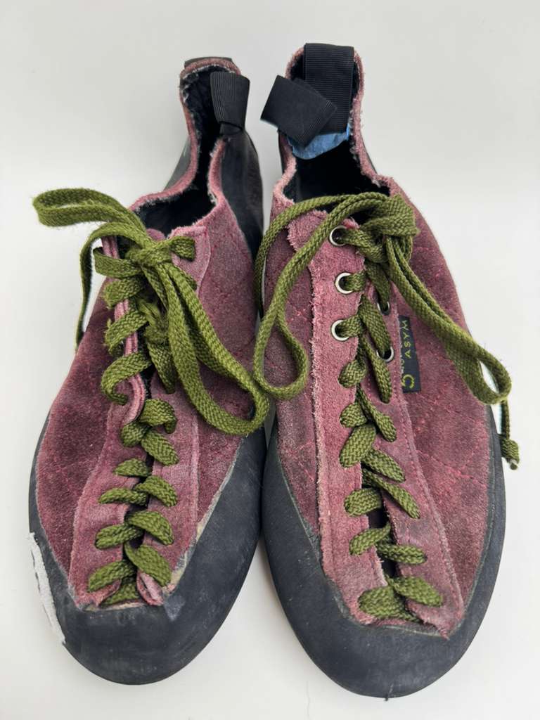 La Sportiva Stick It EU 34-35 — Menos Upcycled Climbing Shoes